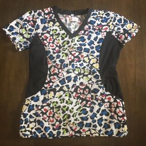 Scrub top xs leopard